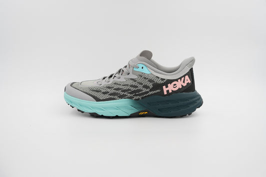 Hoka Speedgoate 5 running Gray Sky