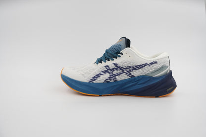 Asics Novablast 3 White/Blue